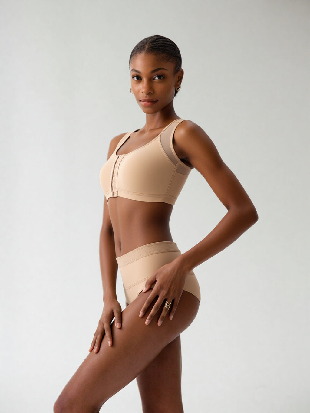 Front-clasp closure wireless shaping