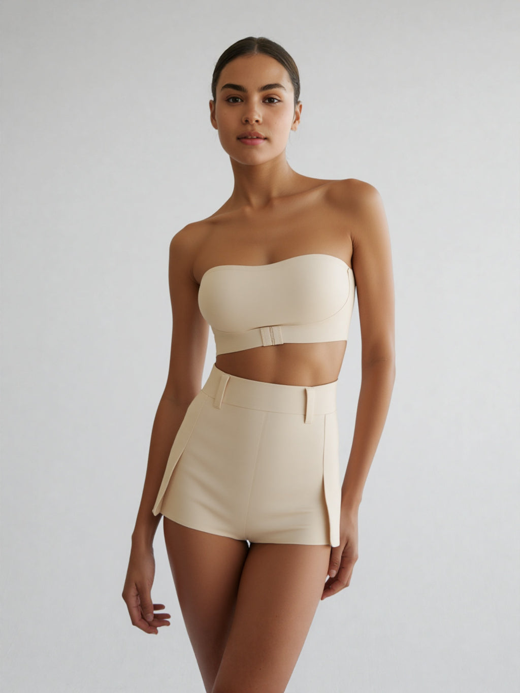 Strapless front-clasp tube top