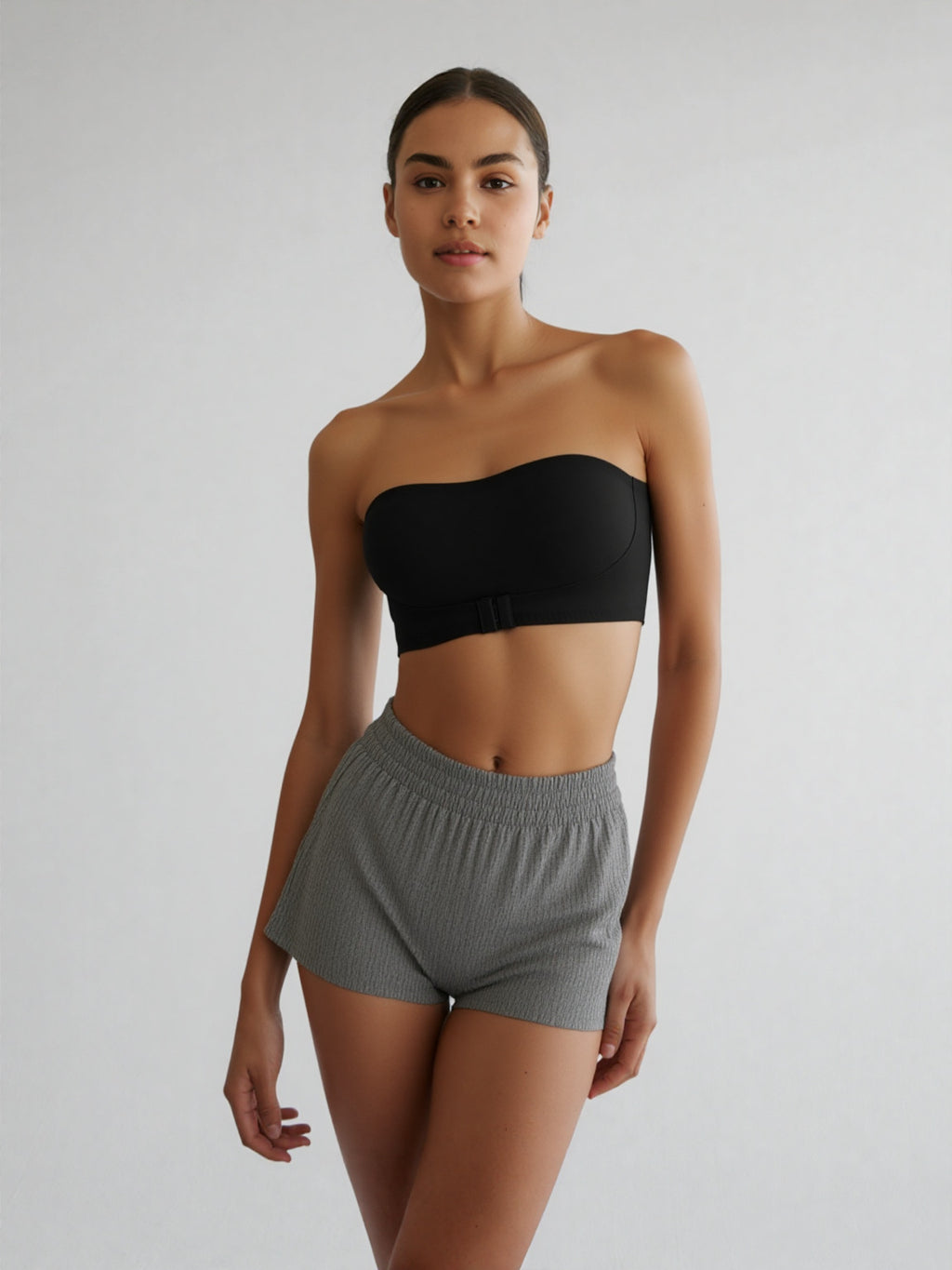 Strapless front-clasp tube top